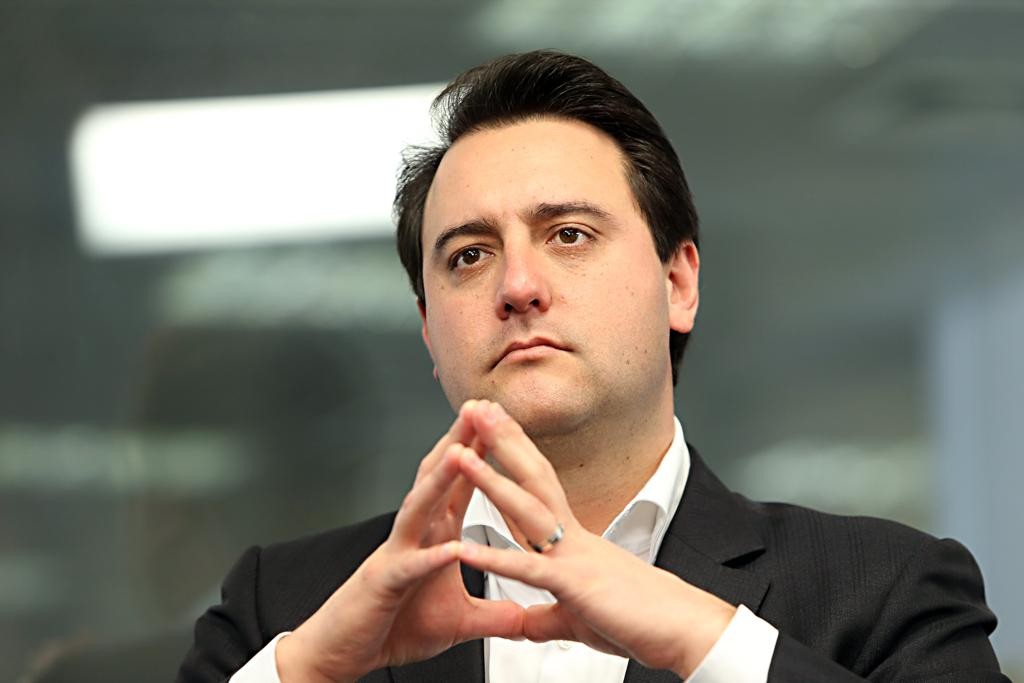 Ratinho Junior anuncia apoio a Flávio Bolsonaro: 'Vamos caminhar juntos'