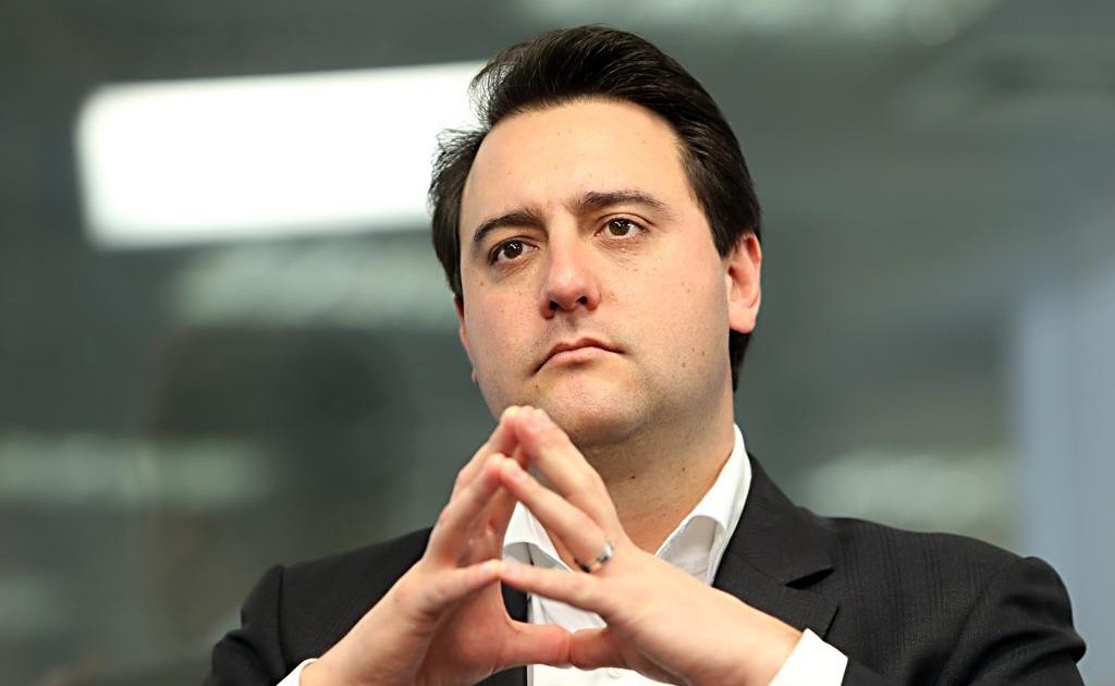 Ratinho Junior anuncia apoio a Flávio Bolsonaro: ‘Vamos caminhar juntos’