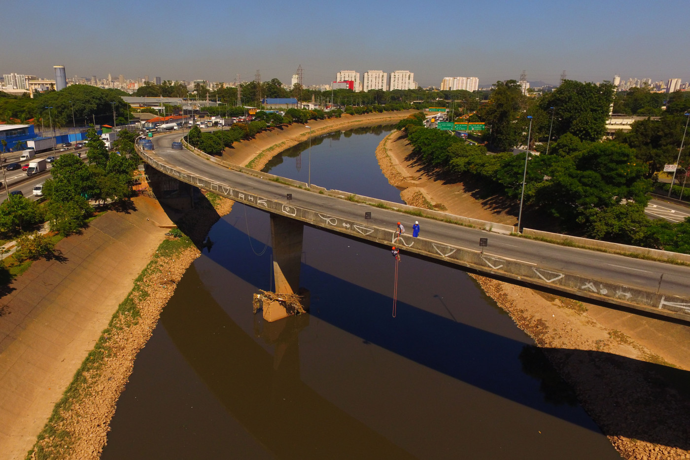 Corpo de criança é localizado no Rio Tietê