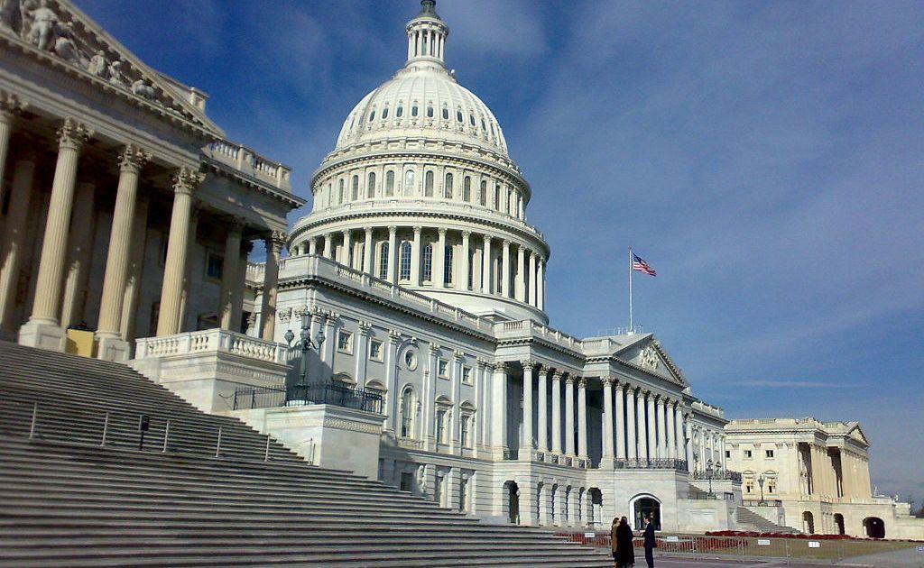 Congresso dos EUA aprova projeto de US$ 70 bi para