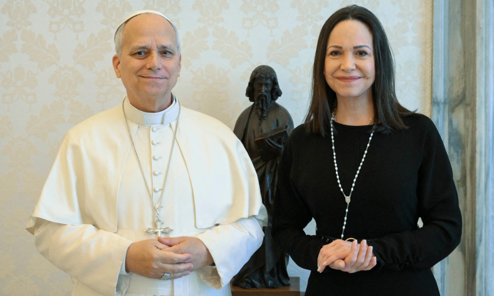 Papa Leão XIV recebe a líder opositora da Venezuela María Corina Machado