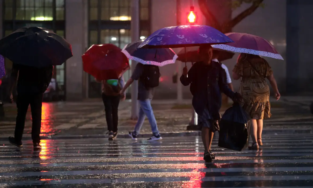 Frente fria eleva nível de alerta da Defesa Civil em São Paulo