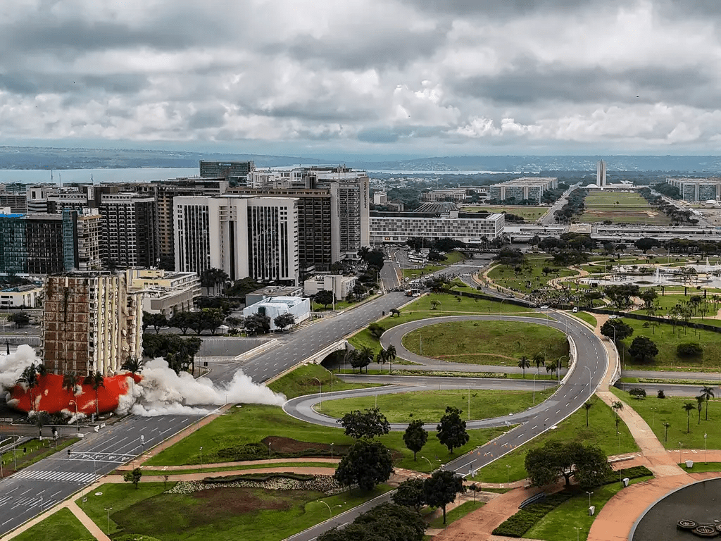 Torre Palace, em Brasília, é implodido após anos de abandono; veja imagens