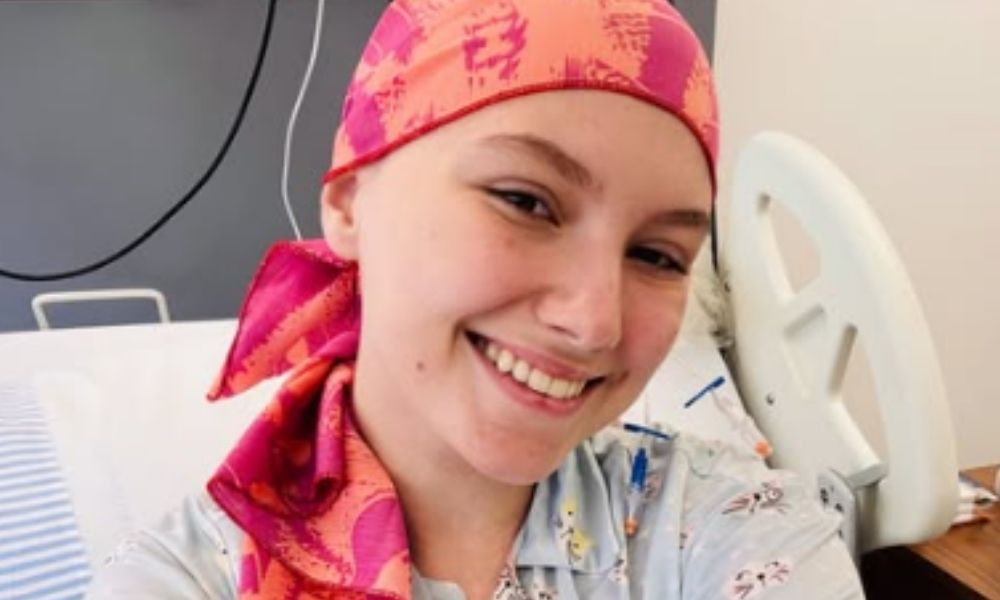 Morre Isabel Veloso, influenciadora de 19 anos que lutava contra câncer terminal