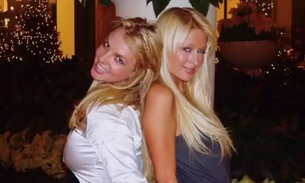 Paris Hilton revela sonho de cantar com Britney Spears: ‘Ícone máximo’