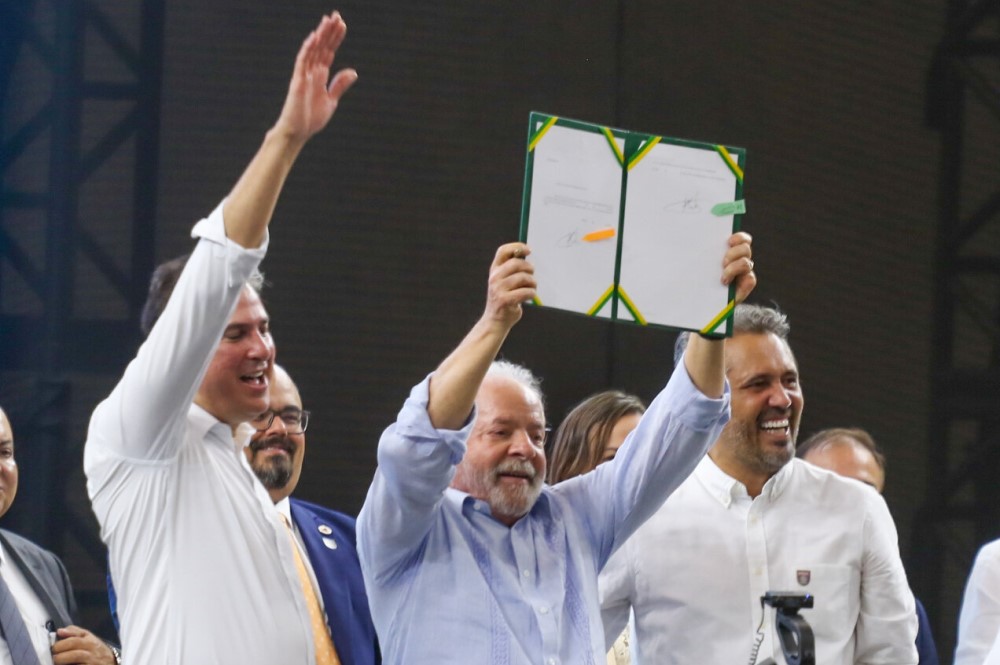 Camilo Santana celebra reajuste do piso dos professores: ‘Investir na Educação é garantir melhores condições’