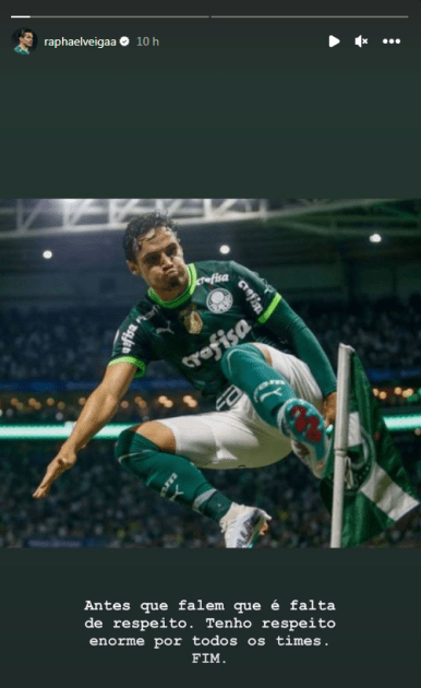 Raphael Veiga comemorou gol diante do Atlético-MG com um chute na bandeira