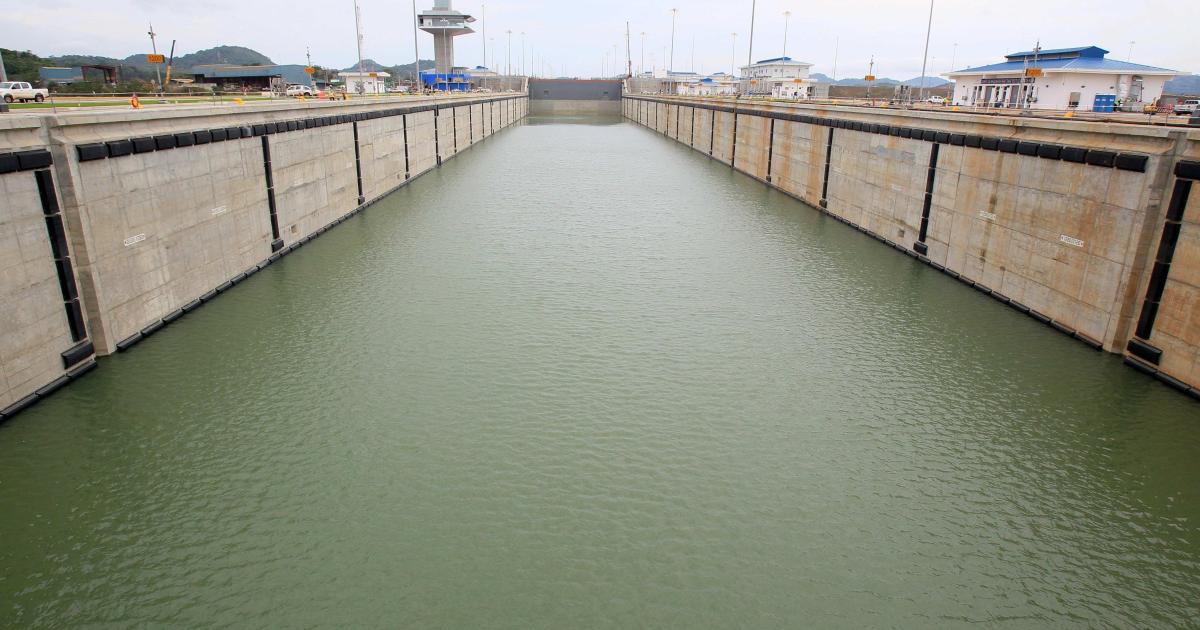 Canal do Panamá bate recorde de carga após fechamento de Ormuz