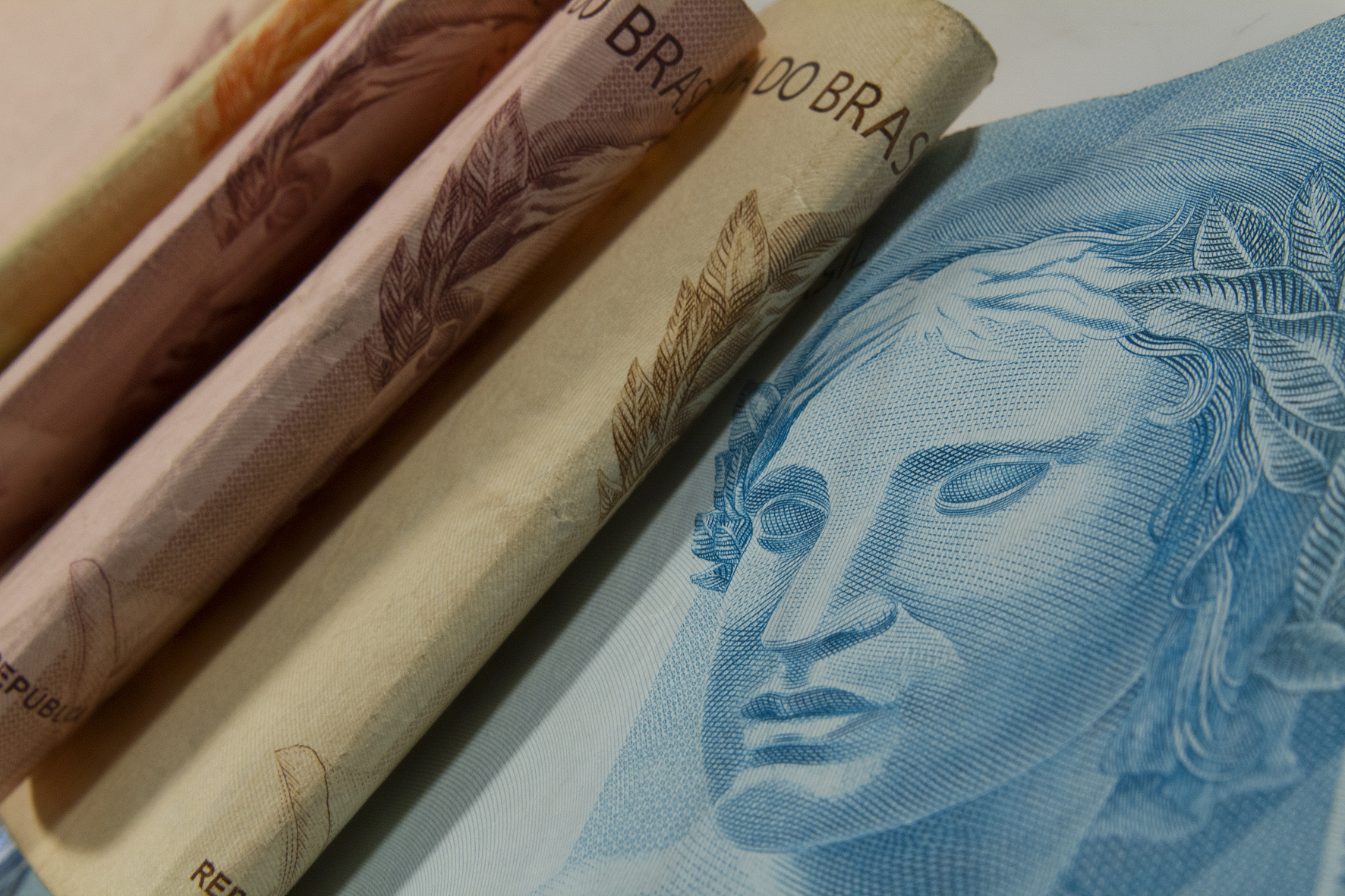 IPCA: Inflação oficial sobe 0,33% em janeiro