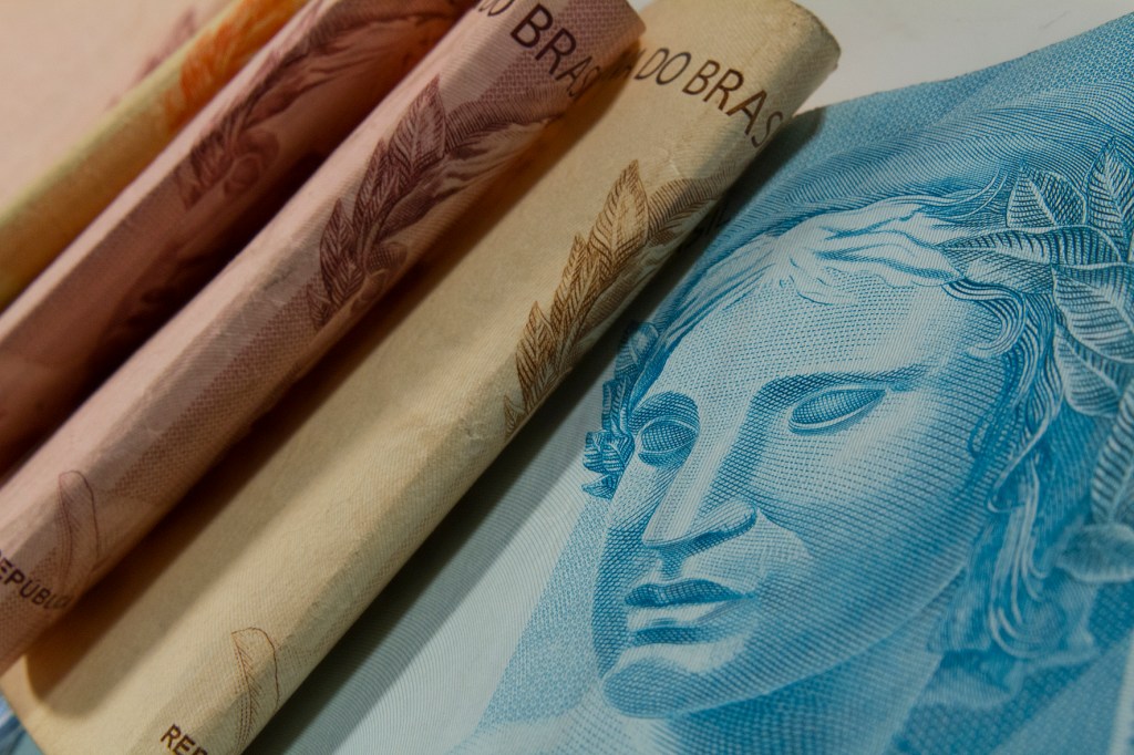 IPCA: Inflação oficial sobe 0,33% em janeiro