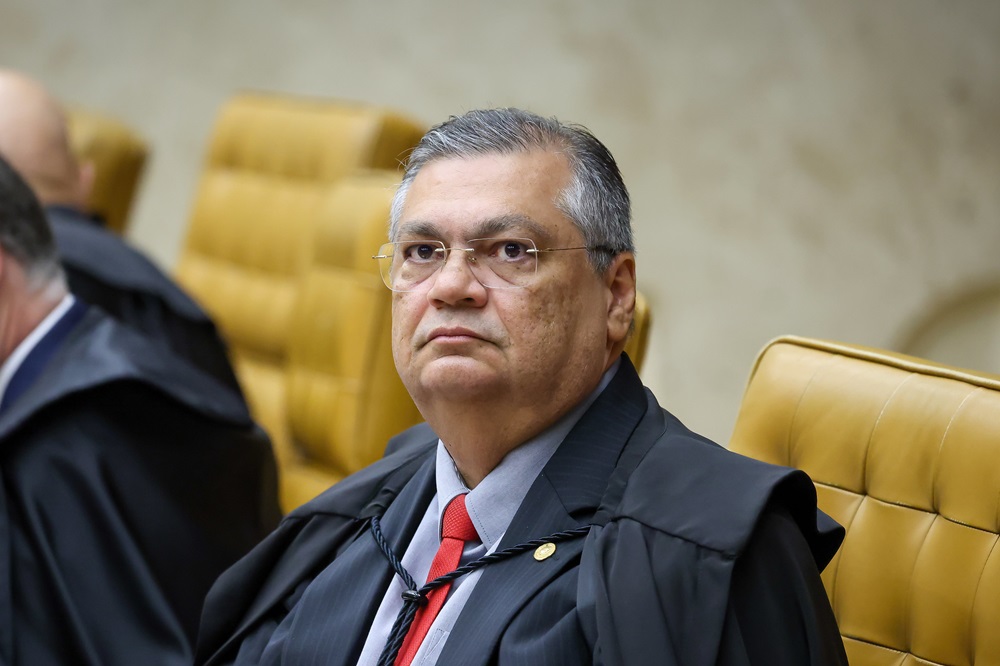 Dino suspende ‘penduricalhos’ ilegais do serviço público nos Três Poderes
