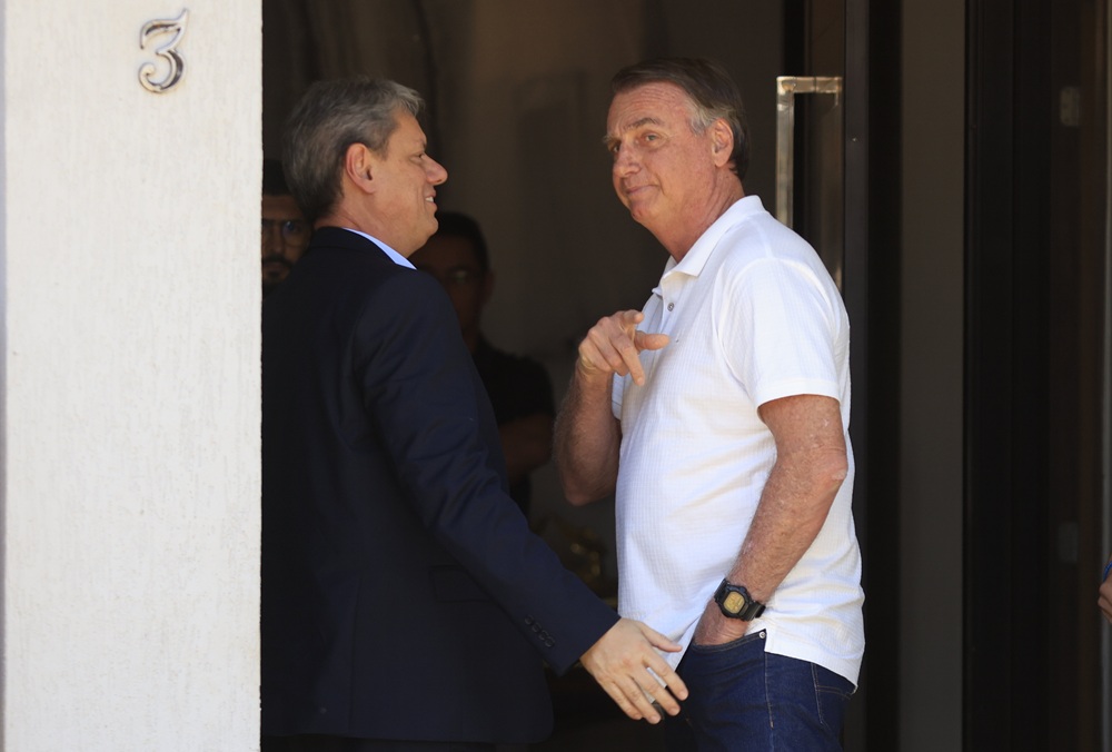 Bolsonaro dá aval a Tarcísio para 2026, mas impõe Michelle como vice, dizem aliados