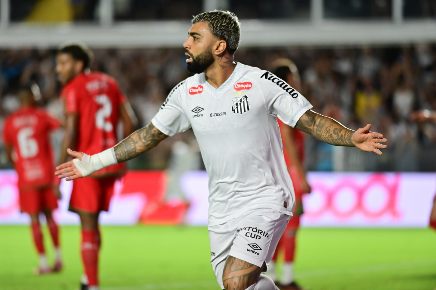 Santos atropela Velo Clube por 6 a 0 e vai às quartas do Paulistão