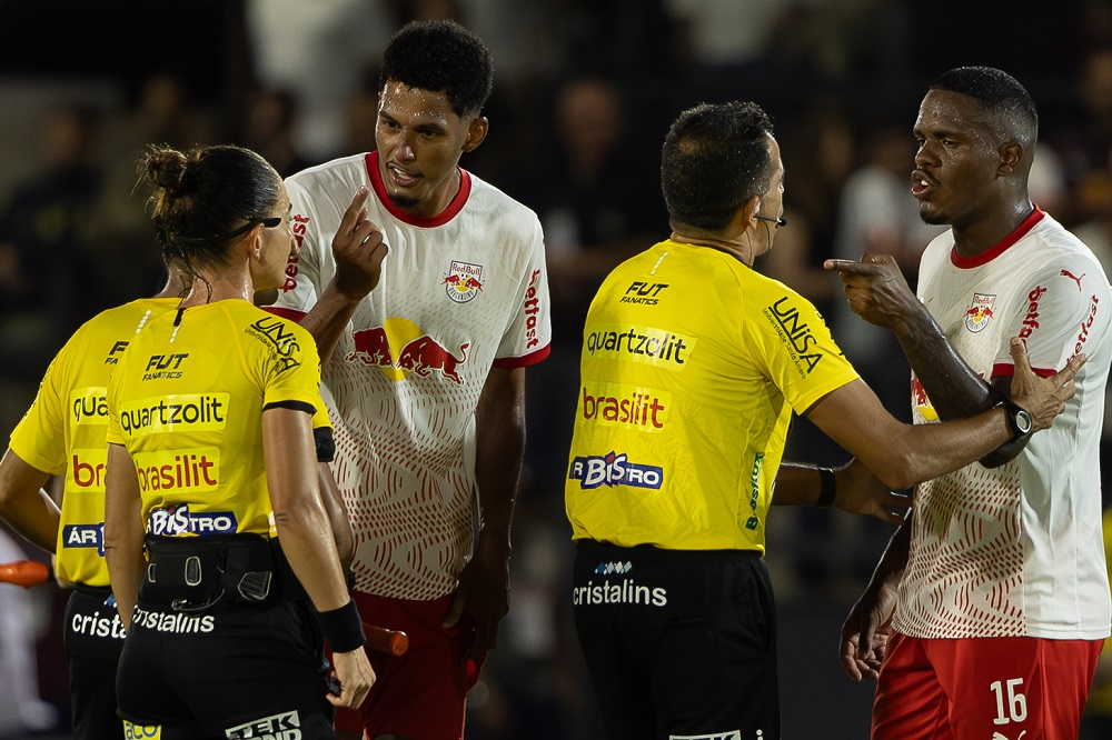 ‘Não pode botar mulher para apitar’, diz jogador do Bragantino após derrota para o São Paulo
