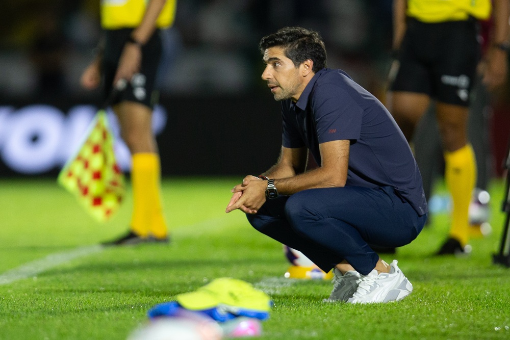 Palmeiras joga sem vontade e perde para o Botafogo-SP mesmo com um a mais