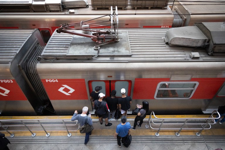 Linhas de metrô e trem terão esquemas diferenciados de funcionamento, com ampliação da oferta, reforço de equipes e dias com funcionamento 24 horas para atender o grande volume de passageiros