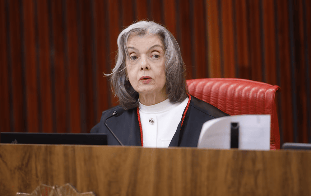 Cármen Lúcia cobra TSE sobre transporte gratuito no 2º turno das eleições