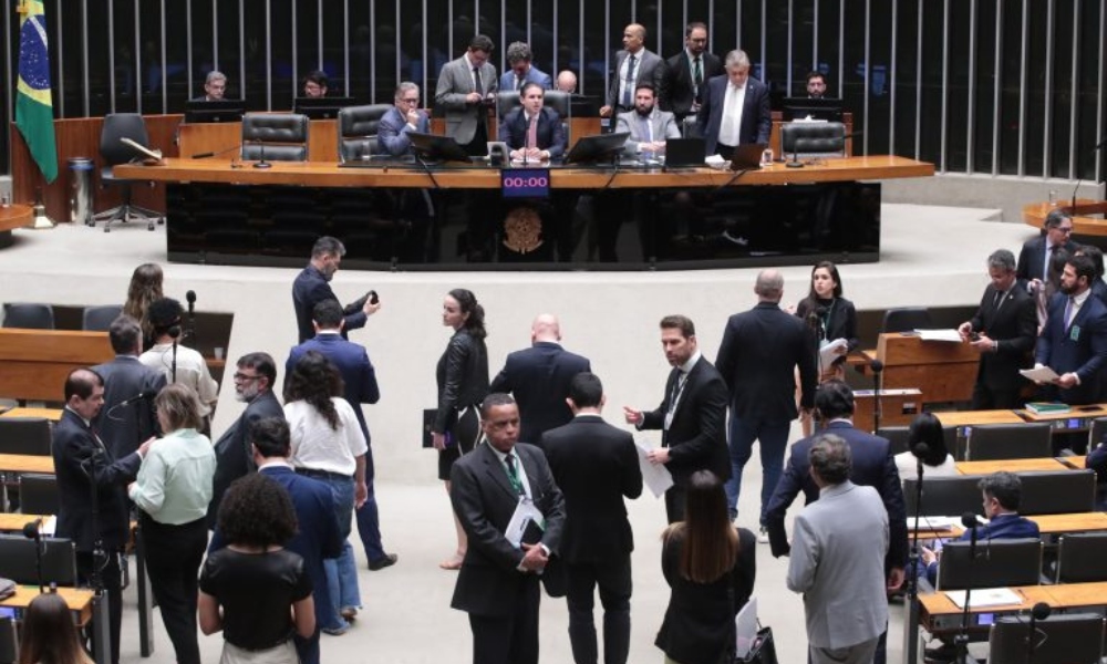 Câmara aprova exclusão de gastos com saúde e educação da meta fiscal