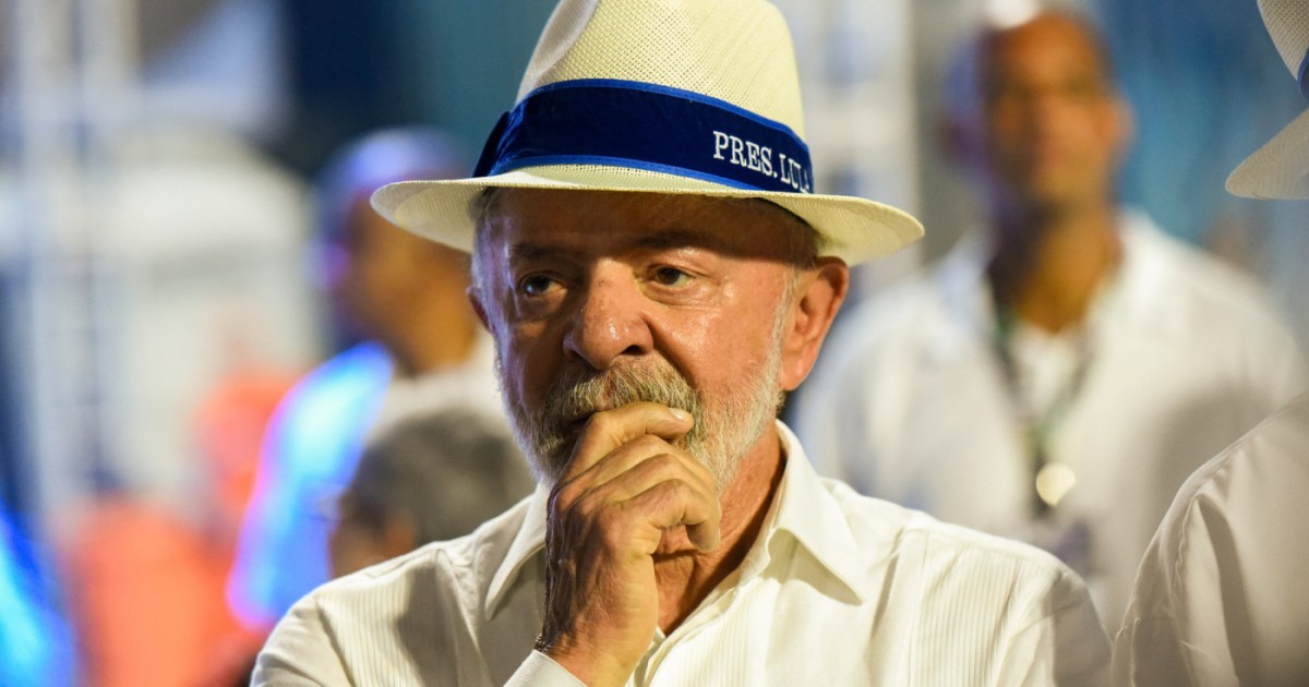 PGE diz que desfile de carnaval não foi propaganda antecipada para Lula