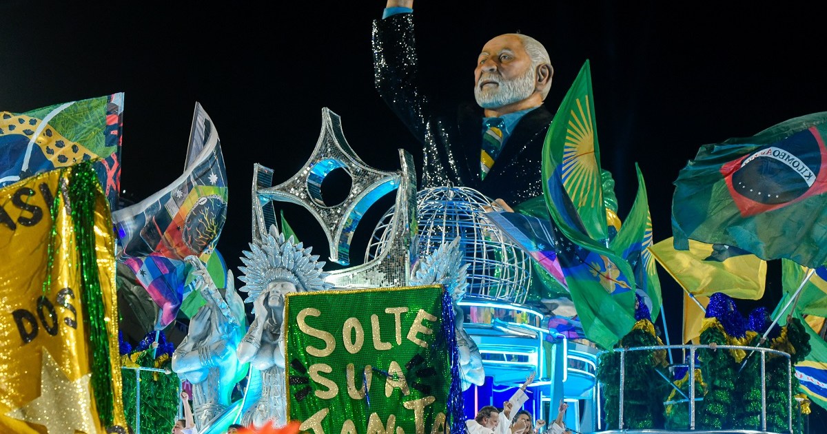 TSE vai investigar ação de Flávio contra Lula por desfile de escola de samba