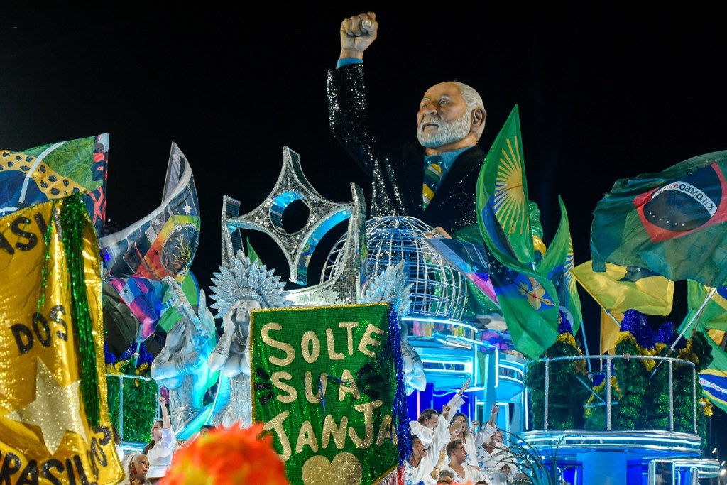 PL aciona TSE para investigar homenagem a Lula na Sapucaí
