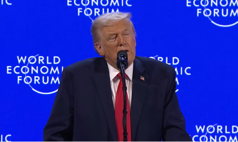 Trump anuncia que mandou reabrir o espaço aéreo da Venezuela