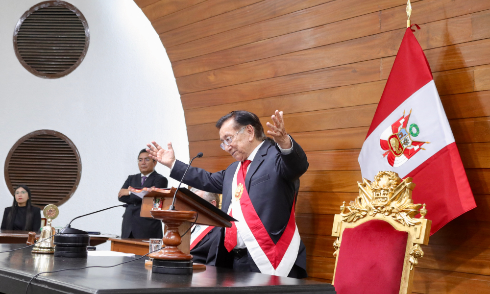 José María Balcázar assume presidência interina do Peru após destituição de José Jerí