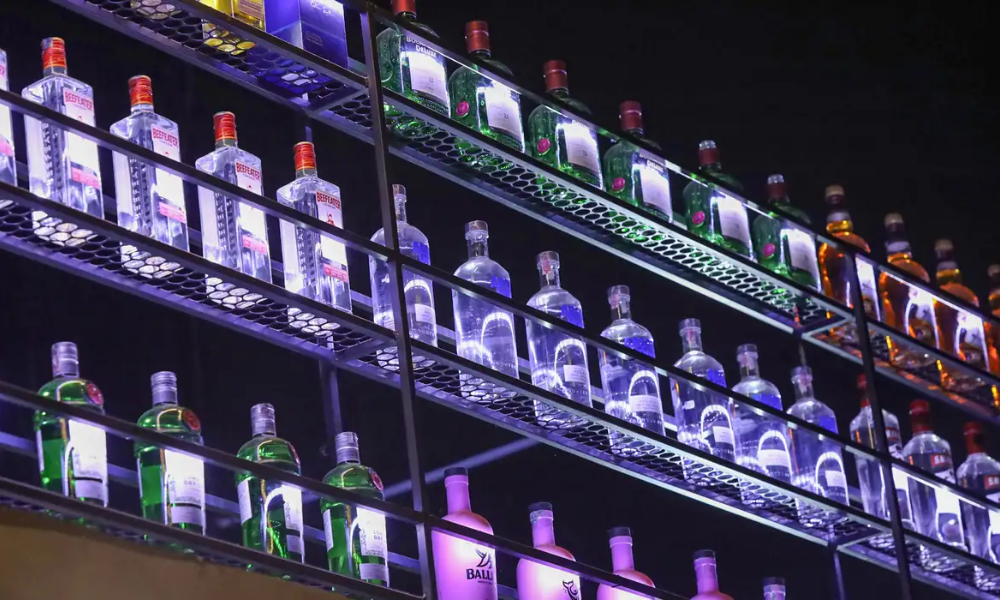 Carnaval: metanol em bebidas liga sinal de alerta nos estados