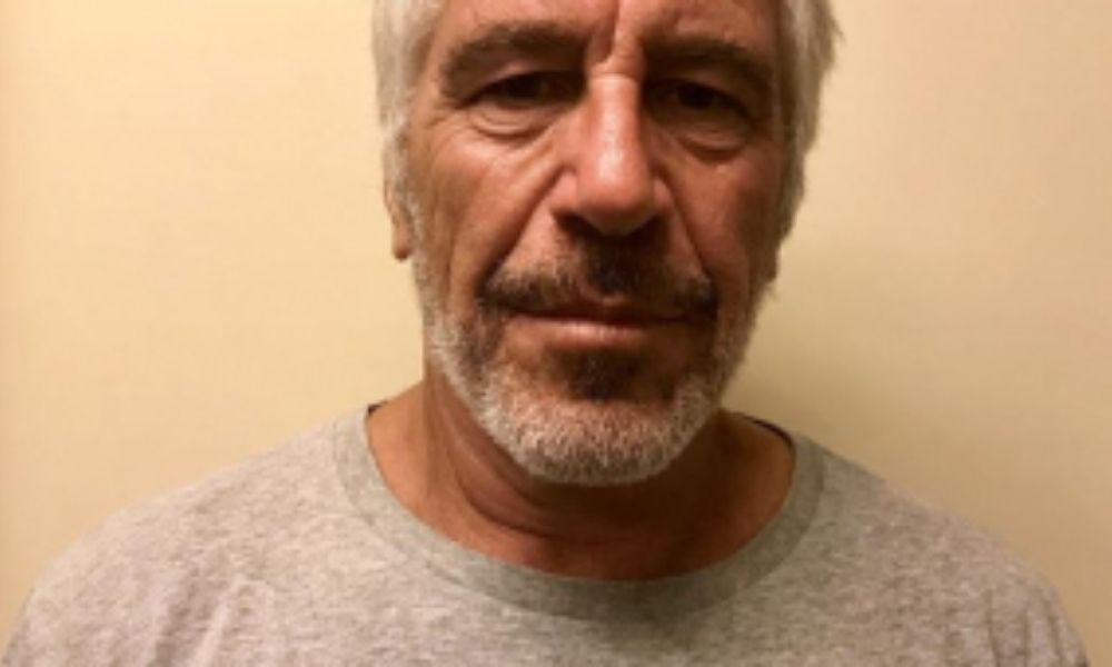 'Olheiro' de modelos ligado a Jeffrey Epstein é encontrado morto em Paris