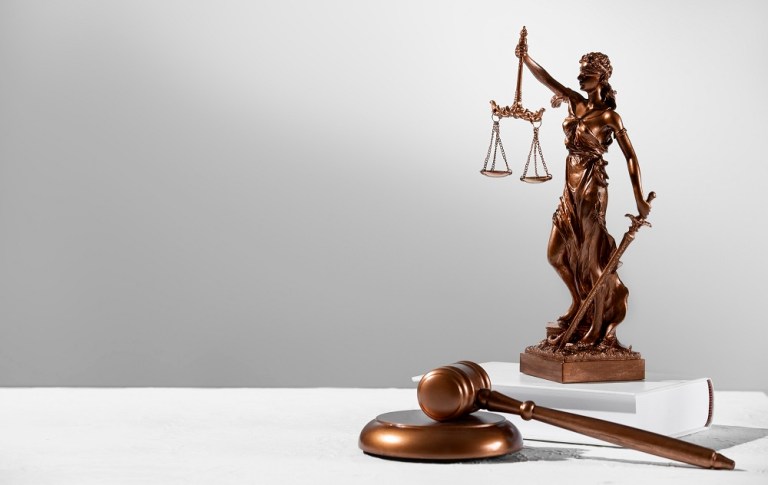 balanca justica direito advogado