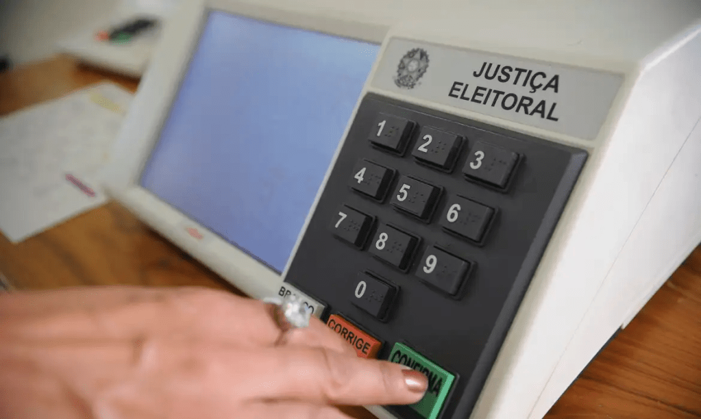 Análise do voto no exterior e procedimentos de regularização