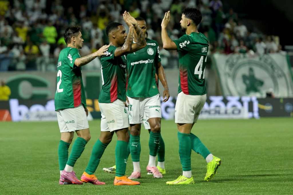 Palmeiras atropela Vitória e vence primeiro confronto pelo Brasileirão 2026
