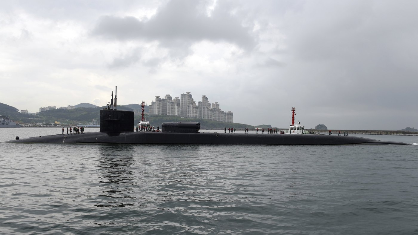 EUA afundam navio de guerra do Irã no Sri Lanka e deixam mais de 80 mortos