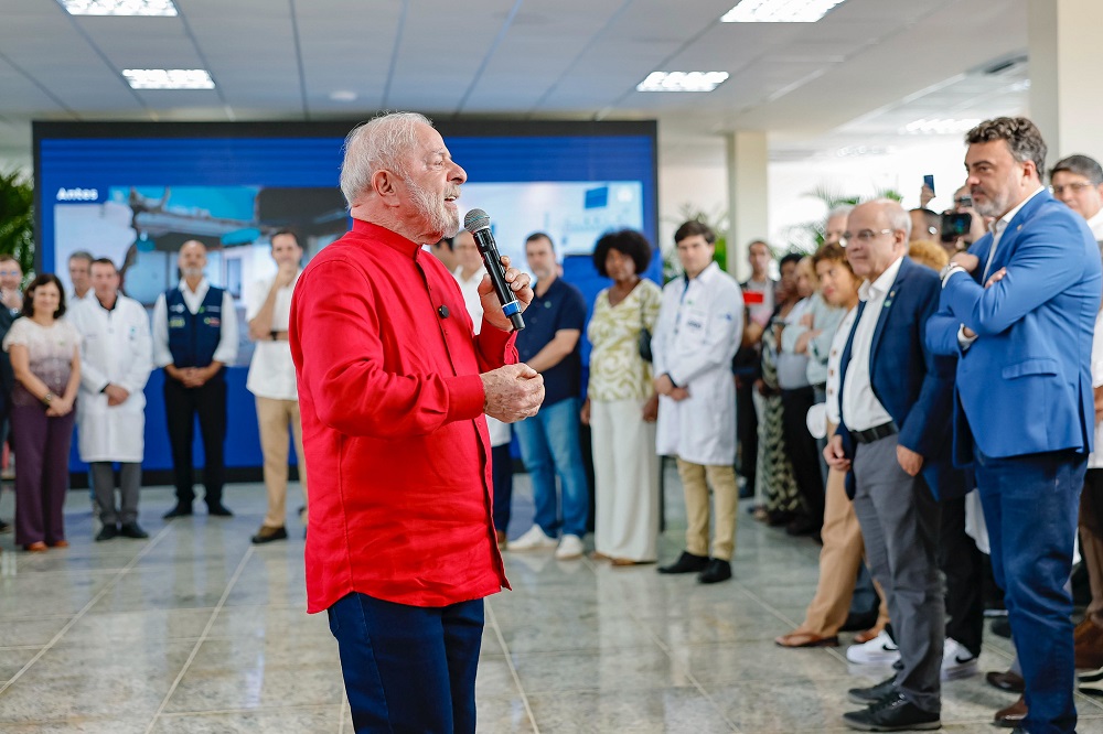 ‘Fui eu’, diz Lula sobre revogação de visto de assessor de Trump