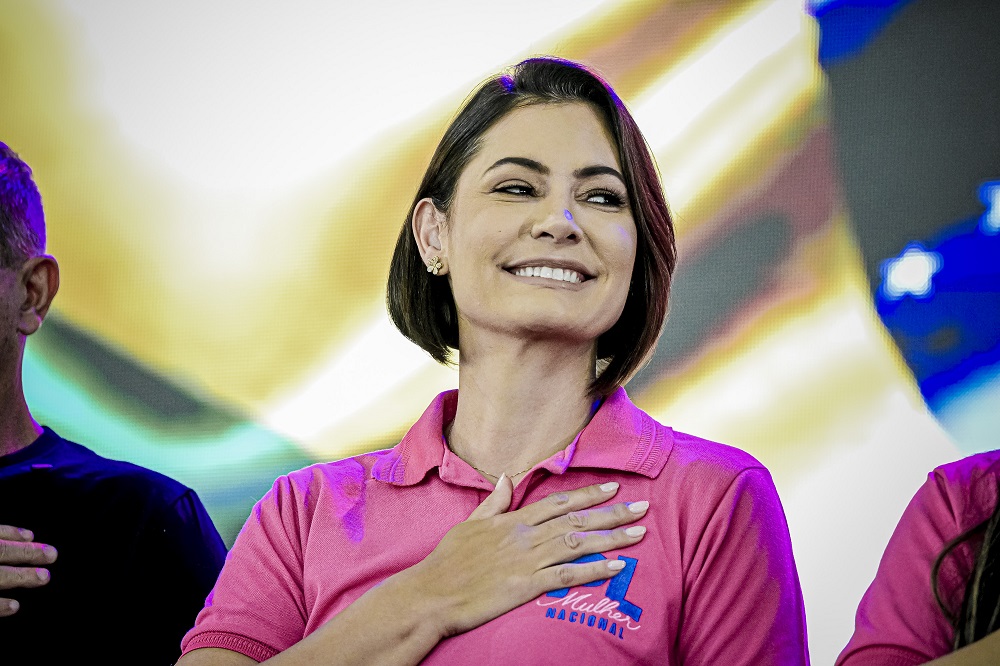 Michelle vence queda de braço e PL retira apoio a Ciro no Ceará