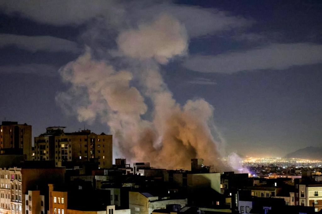 Capital do Irã volta a registrar série de explosões em meio a conflito com EUA e Israel