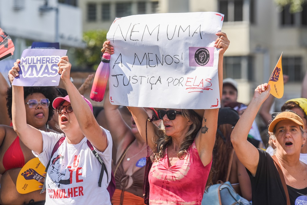 Levantamento indica que maioria dos feminicídios acontece na frente dos filhos