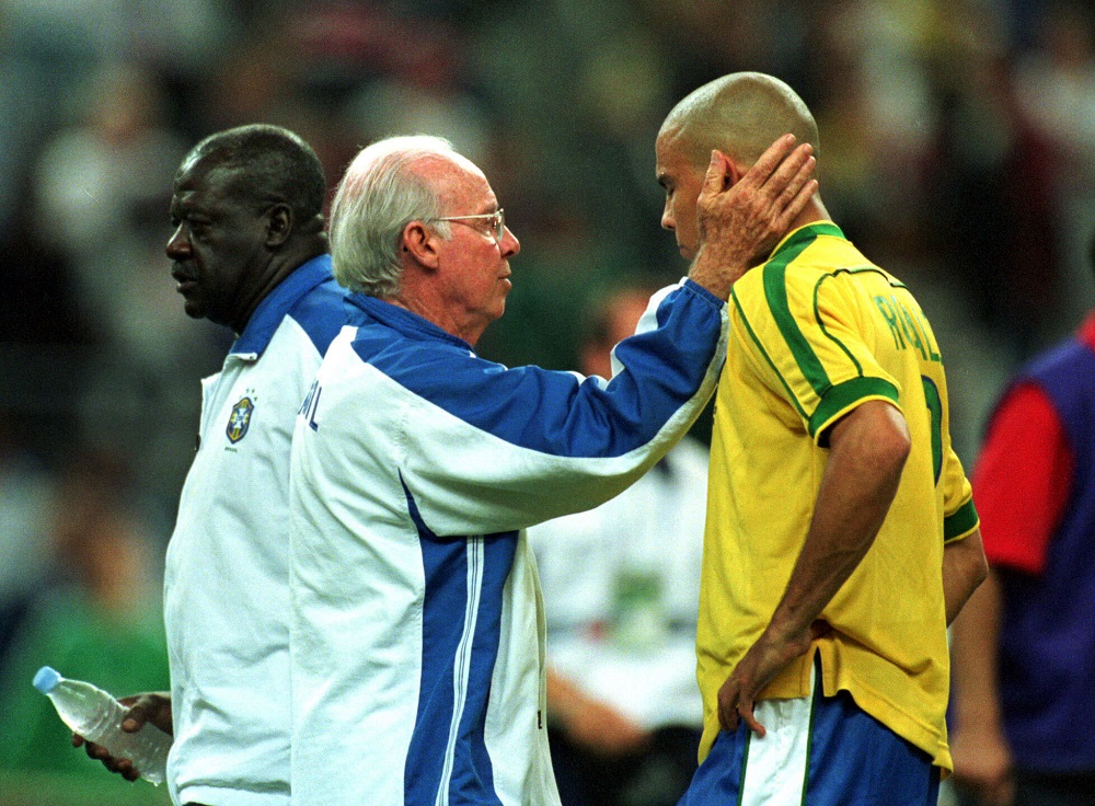 Derrota brasileira na final da Copa de 1998 ainda gera discussão e polêmica