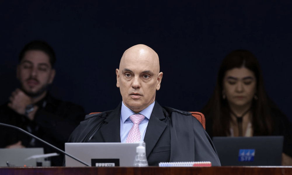Moraes analisa se Jair Bolsonaro descumpriu medida cautelar