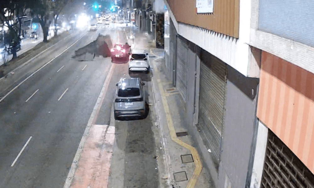 Veja o momento em que cratera se abre na Rua da Consolação, em São Paulo