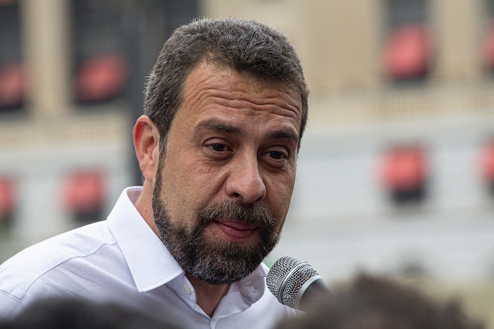 Boulos defende piso salarial a entregadores e motoristas de apps