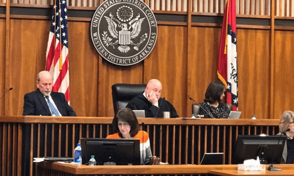 Juiz derruba lei que obrigava exibição dos Dez Mandamentos em escolas públicas do Arkansas
