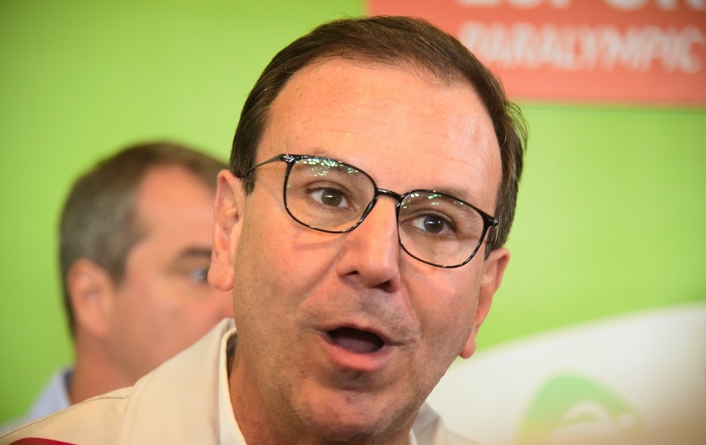 AtlasIntel/Estadão: Eduardo Paes lidera 1º e 2º turno para o governo do RJ - QTU Questões do Universo