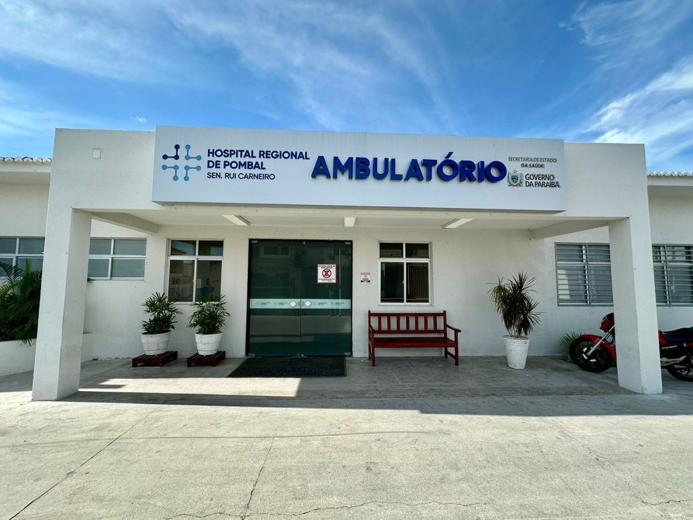 Mulher morre e quase 100 são hospitalizados após consumirem pizza na Paraíba