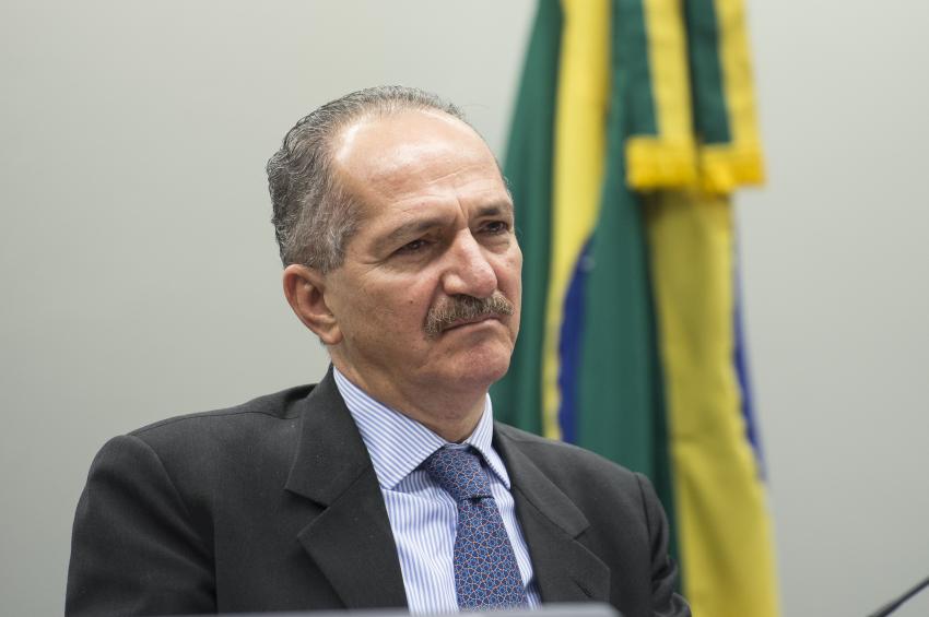Juíza derruba expulsão de Aldo Rebelo do DC e impõ