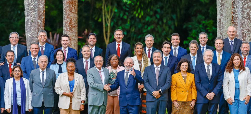 De olho nas eleições, 17 ministros de Lula deixam governo; 21 permanecem