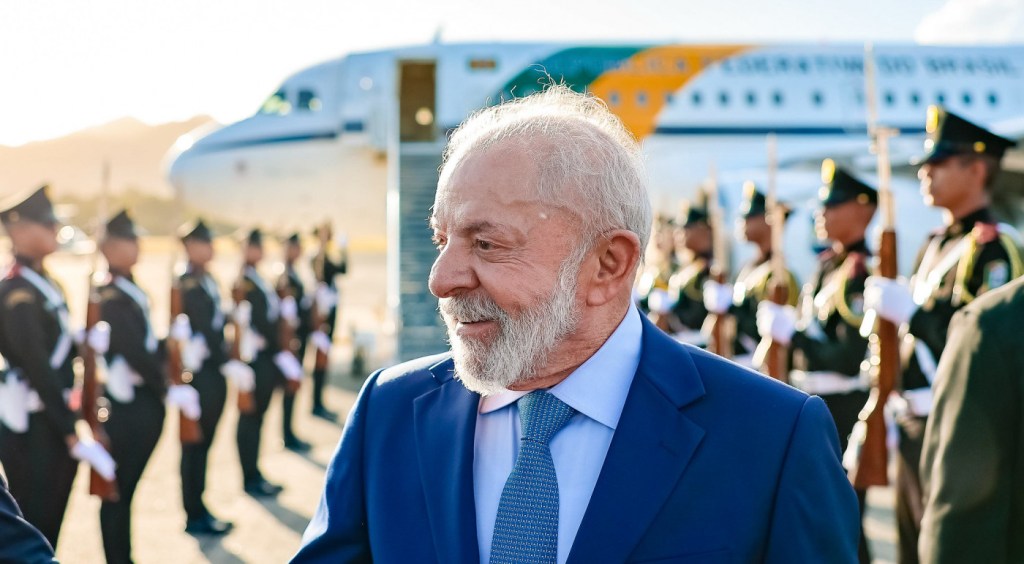 Lula passa por exames para cirurgia de catarata