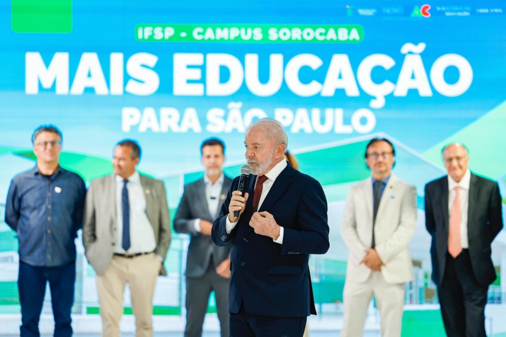 Lula quer incluir inadimplentes do FIES em pacote contra endividamento