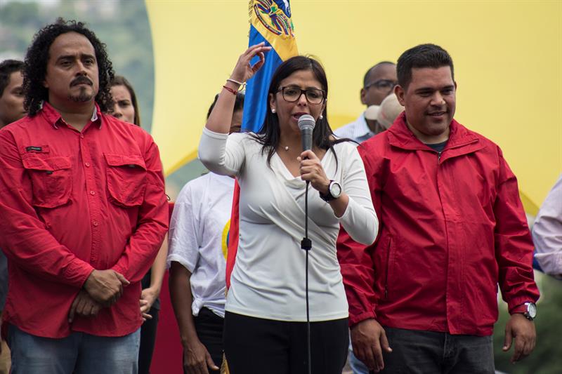 Desaprovação de Delcy cresce e expõe impaciência dos venezuelanos com crise econômica