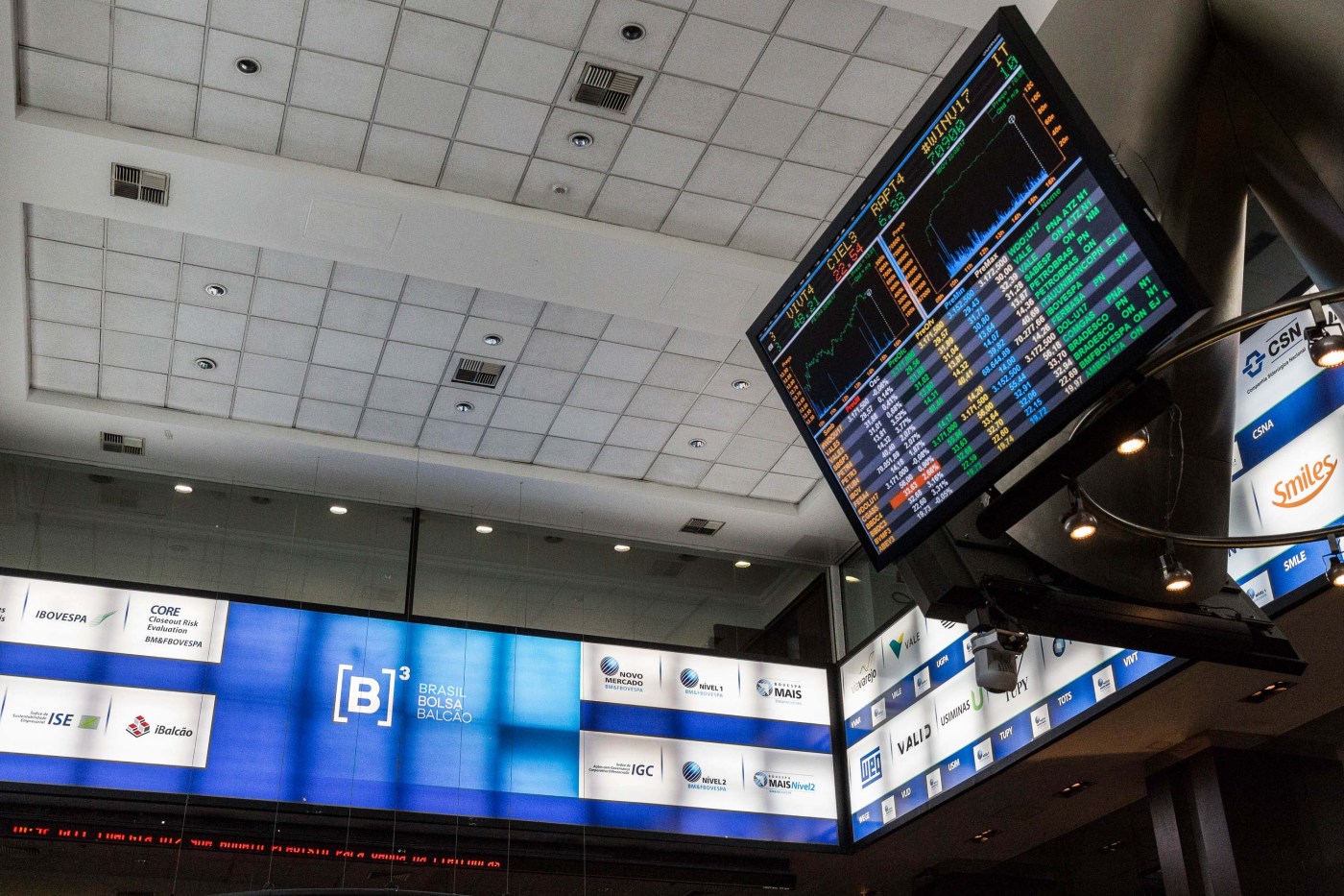 Ibovespa renova recorde e se aproxima da marca inédita dos 200 mil pontos